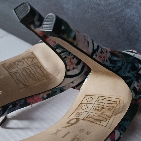 Mix No. 6 Women's Floral Heels EUC - Picture 6 of 8